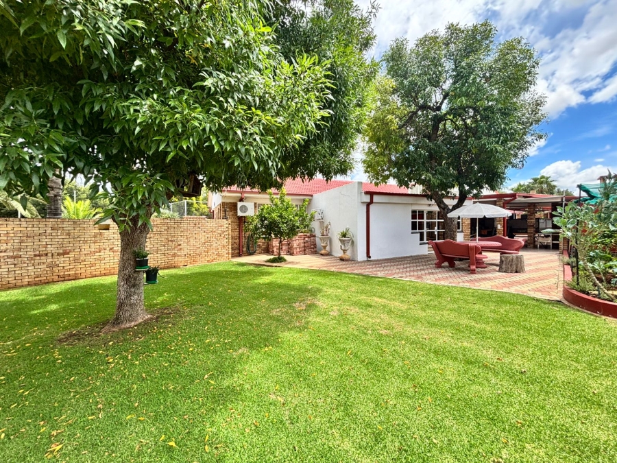 5 Bedroom Property for Sale in Flamwood North West